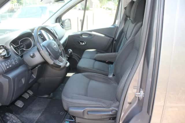 Opel Vivaro (2015) thumbnail 9