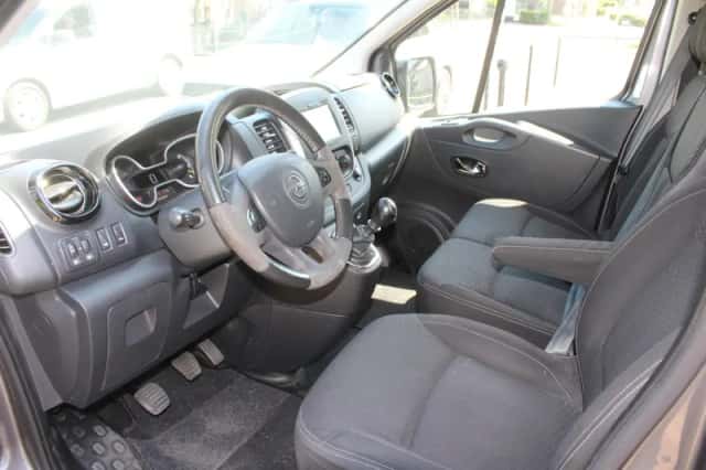 Opel Vivaro (2015) thumbnail 10