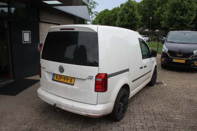 Volkswagen Caddy (2016) thumbnail 4