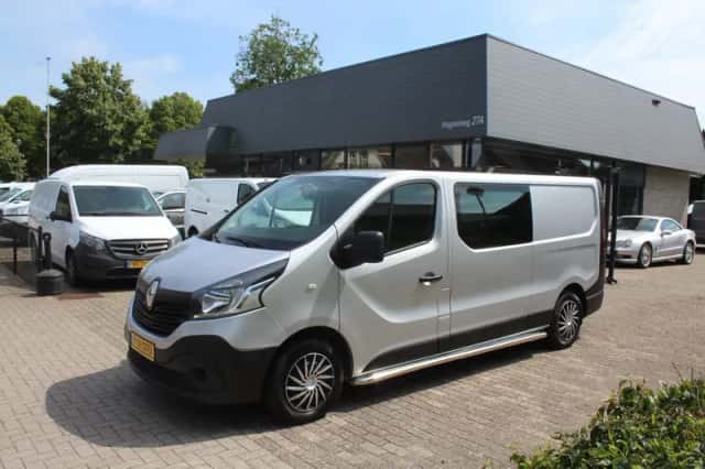 Renault Trafic (2016) thumbnail 3