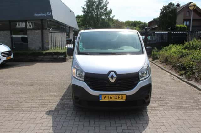 Renault Trafic (2016) thumbnail 5