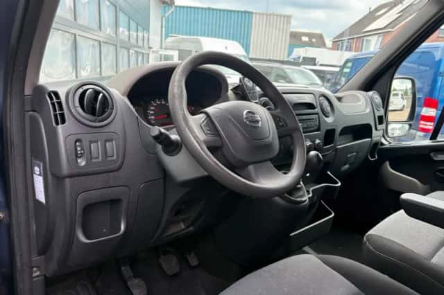 Nissan NV400 (2013) thumbnail 2