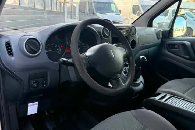 Peugeot Partner (2011) thumbnail 2