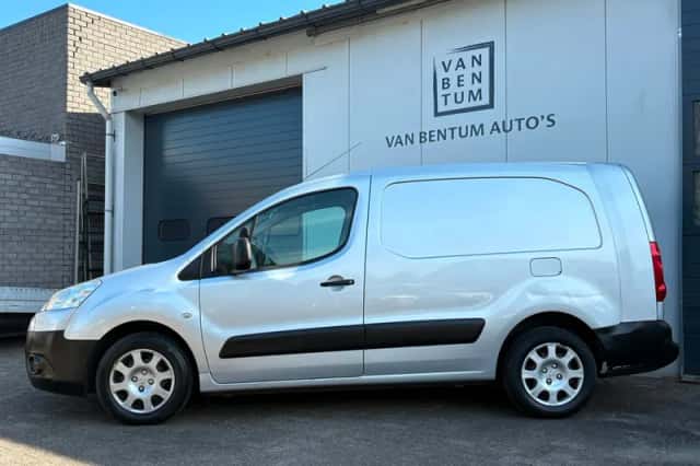 Peugeot Partner (2011) thumbnail 4
