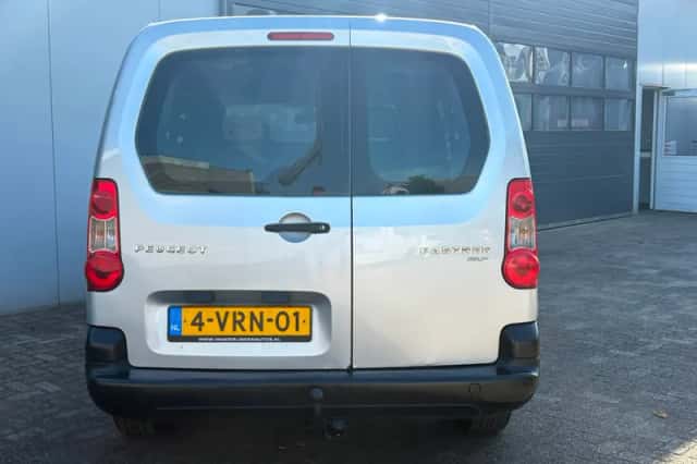 Peugeot Partner (2011) thumbnail 6