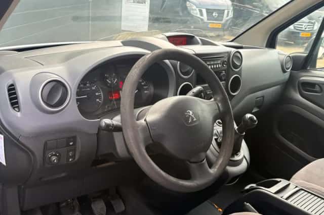 Peugeot Partner (2013) thumbnail 2