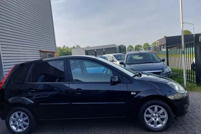 Ford Fiesta (2007) thumbnail 2