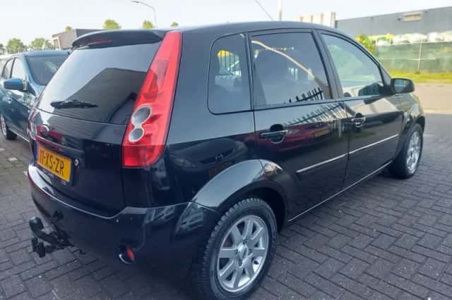 Ford Fiesta (2007) thumbnail 6