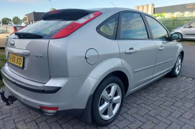 Ford Focus (2007) thumbnail 2
