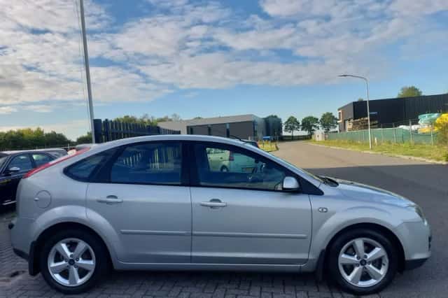 Ford Focus (2007) thumbnail 3