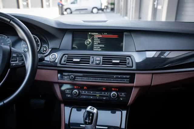 BMW 5-Serie (2013) thumbnail 6