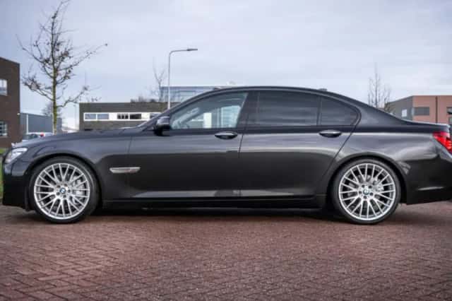 BMW 7-Serie (2013) thumbnail 1