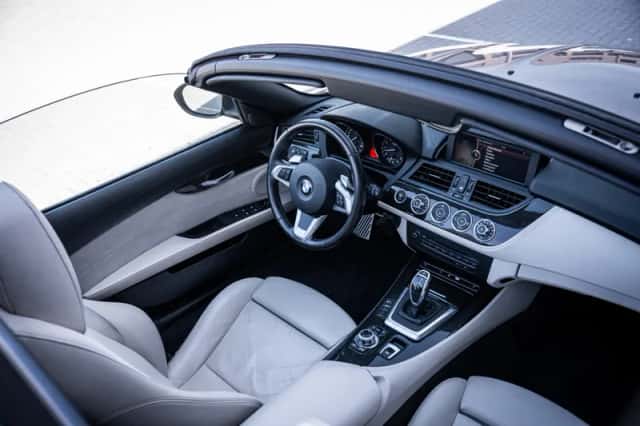 BMW Z4 (2011) thumbnail 6