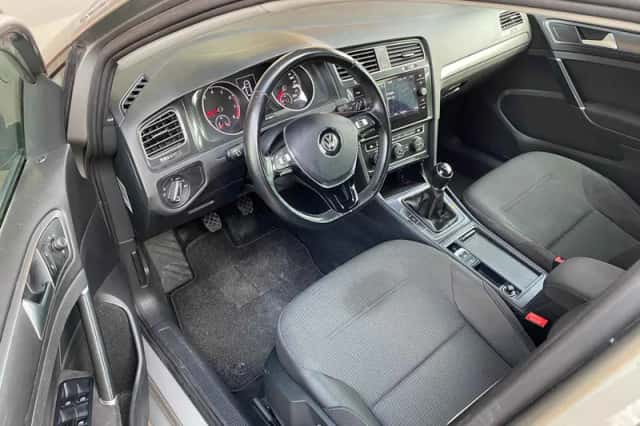 Volkswagen Golf (2019) thumbnail 5
