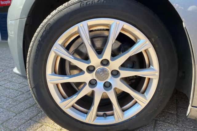 Audi A4 (2017) thumbnail 5
