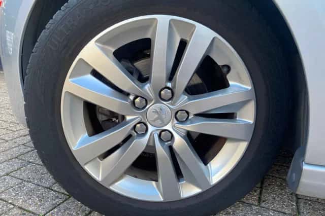 Peugeot 308 (2014) thumbnail 5