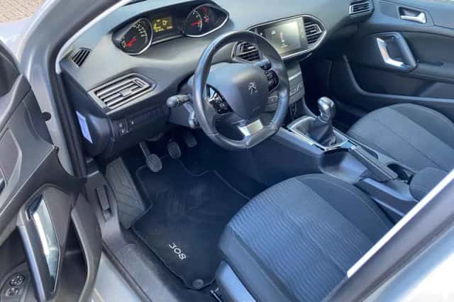 Peugeot 308 (2014) thumbnail 6