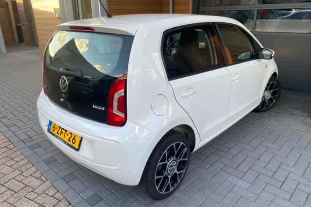 Volkswagen Up! (2015) thumbnail 2