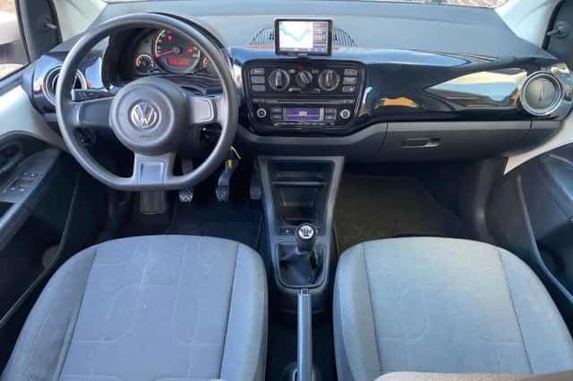 Volkswagen Up! (2015) thumbnail 6