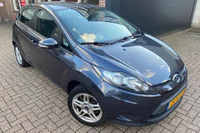 Ford Fiesta (2010) thumbnail 3