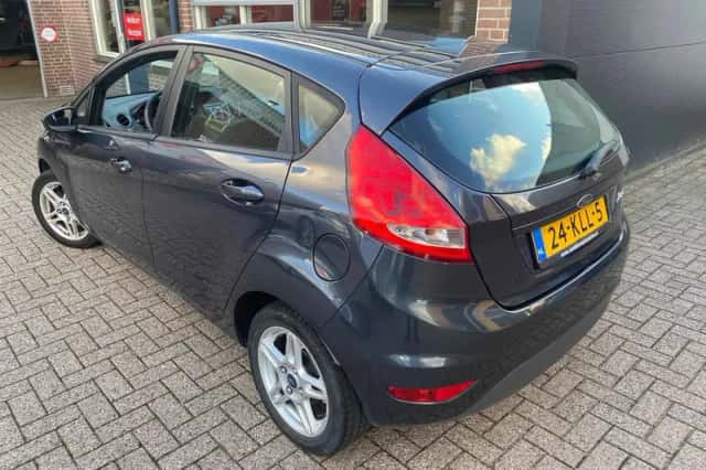 Ford Fiesta (2010) thumbnail 4