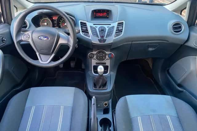 Ford Fiesta (2010) thumbnail 6