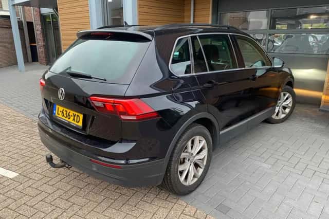 Volkswagen Tiguan (2018) thumbnail 2