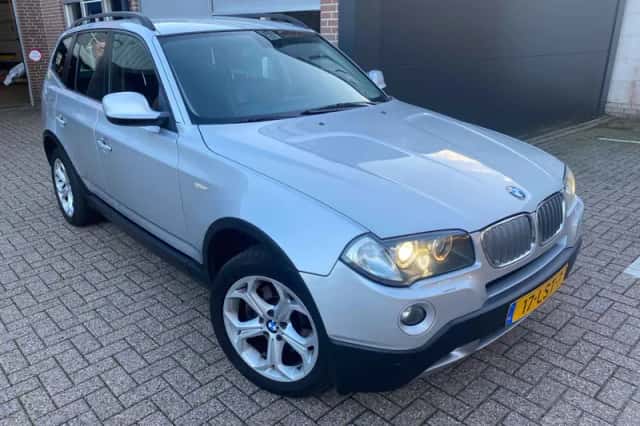 BMW X3 (2010) thumbnail 3