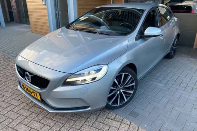 Volvo V40 (2018) thumbnail 1