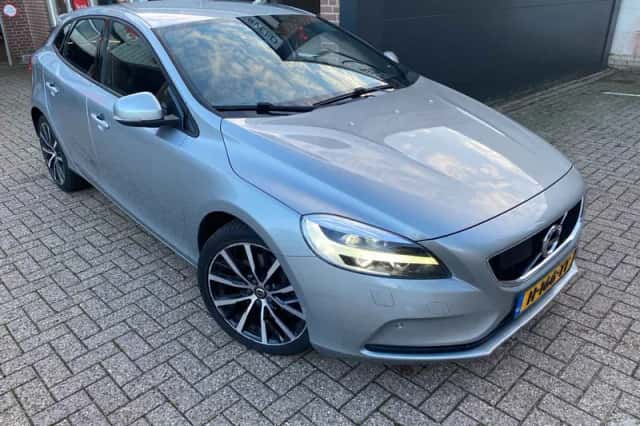 Volvo V40 (2018) thumbnail 3