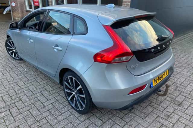 Volvo V40 (2018) thumbnail 4