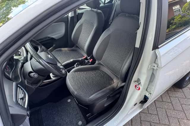 Opel Corsa (2018) thumbnail 4