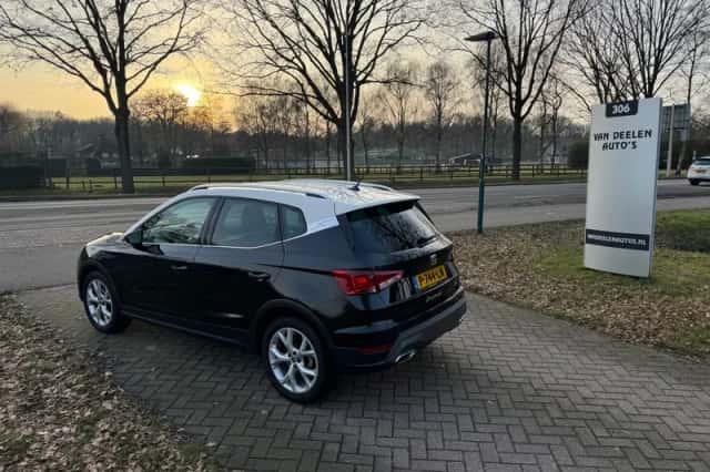 SEAT Arona (2022) thumbnail 2