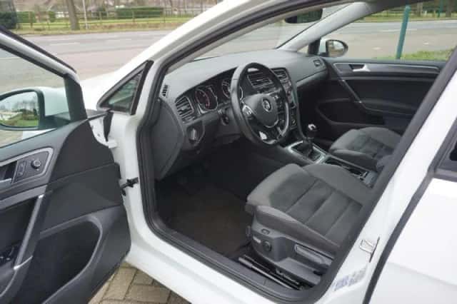Volkswagen Golf (2018) thumbnail 3