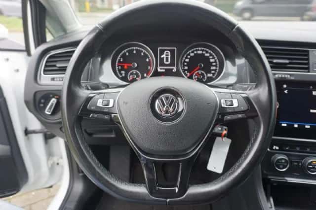 Volkswagen Golf (2018) thumbnail 6