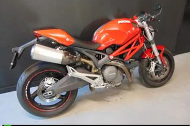 DUCATI M (2008) thumbnail 3