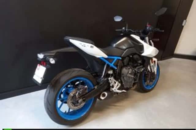 Suzuki GSX-8S (2024) thumbnail 2