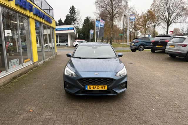 Ford Focus (2021) thumbnail 3