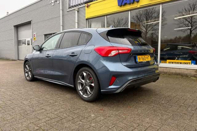 Ford Focus (2021) thumbnail 4
