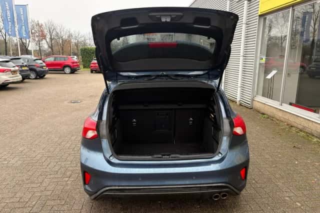 Ford Focus (2021) thumbnail 6