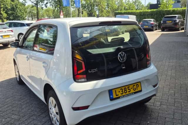 Volkswagen Up! (2021) thumbnail 3