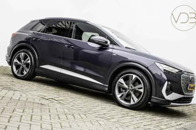 Audi Q4 e-tron (2021) thumbnail 3