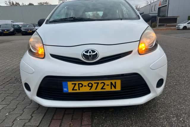Toyota Aygo (2013) thumbnail 2