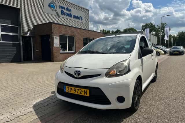 Toyota Aygo (2013) thumbnail 5