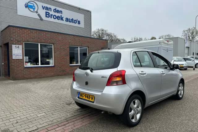 Toyota Yaris (2007) thumbnail 2