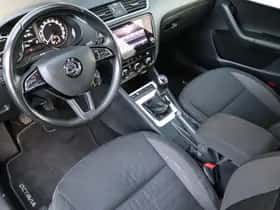 Škoda Octavia (2019) thumbnail 12