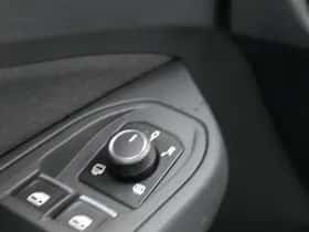 Volkswagen Golf (2020) thumbnail 36