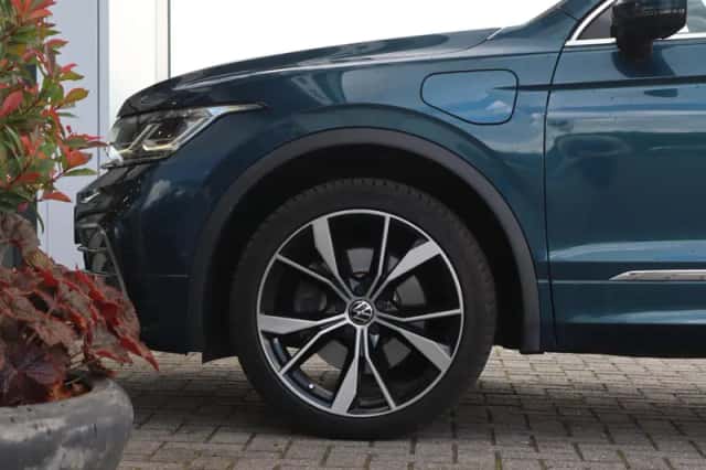 Volkswagen Tiguan (2022) thumbnail 2