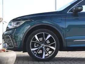 Volkswagen Tiguan (2021) thumbnail 2