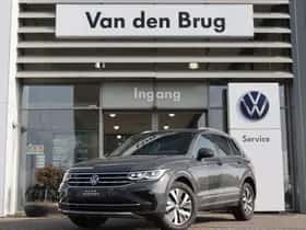 Volkswagen Tiguan (2022) thumbnail 3